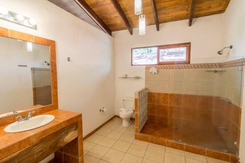 Hostal Villas Playa Hermosa Beach Hotel