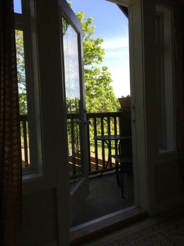 Bed & Breakfast Guest Suites On Benvenuto