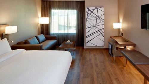 AC Hotel By Marriott Atlanta Buckhead At Phipps Plaza