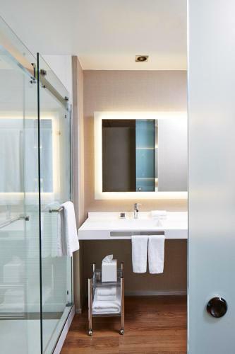 AC Hotel By Marriott Atlanta Buckhead At Phipps Plaza