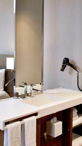 AC Hotel By Marriott Atlanta Buckhead At Phipps Plaza