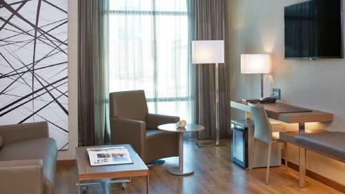 AC Hotel By Marriott Atlanta Buckhead At Phipps Plaza