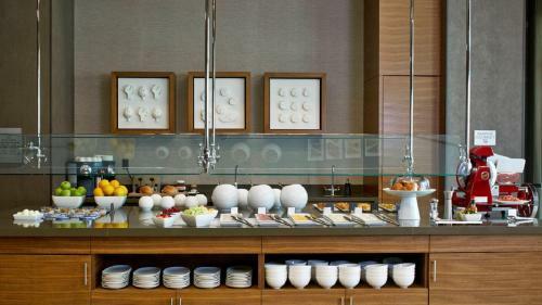 AC Hotel By Marriott Atlanta Buckhead At Phipps Plaza