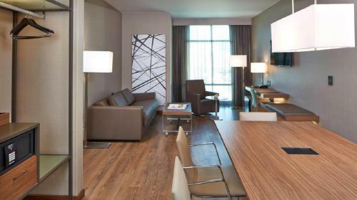 AC Hotel By Marriott Atlanta Buckhead At Phipps Plaza