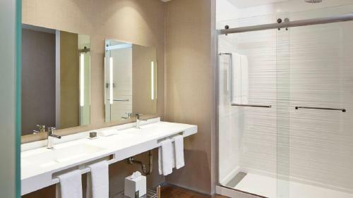 AC Hotel By Marriott Atlanta Buckhead At Phipps Plaza