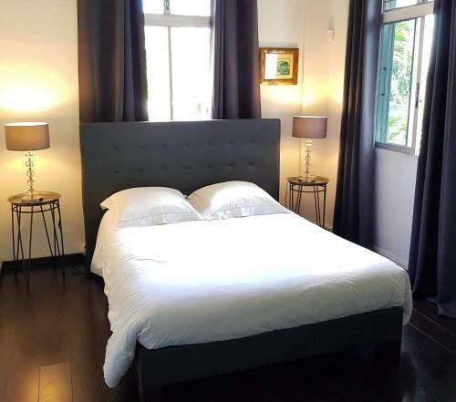 Hostal Habitation Villa Les Cassias