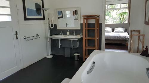 Hostal Habitation Villa Les Cassias