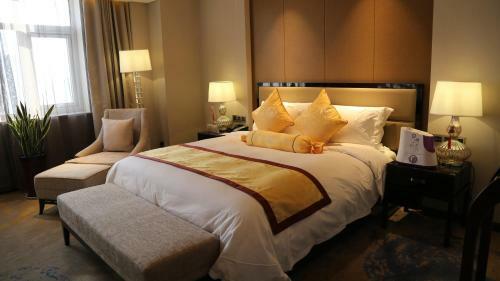 Kaixuanmen Jianguo Hotel