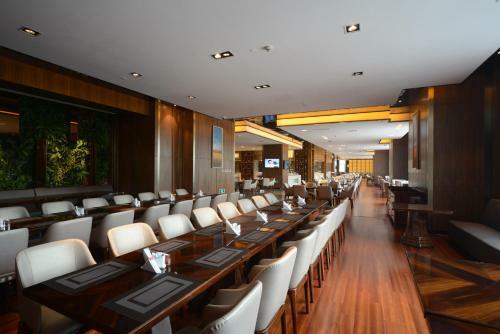 Kaixuanmen Jianguo Hotel