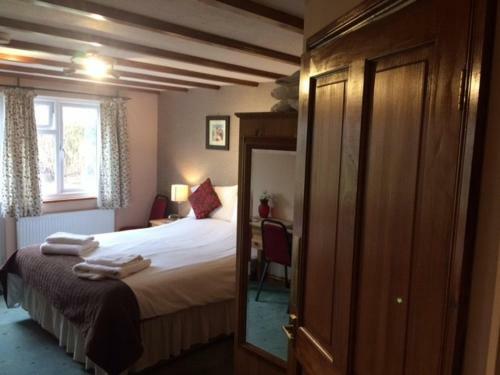 Posada The Crown Inn & Lodges