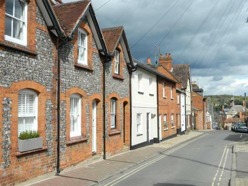 Cosy Cottage In Central Henley