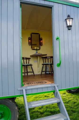 Shrublands Farm Shepherd's Hut