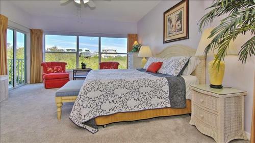 Mariner's Pointe 202 Home