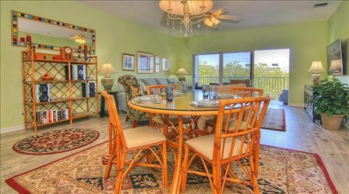 Mariner's Pointe 202 Home