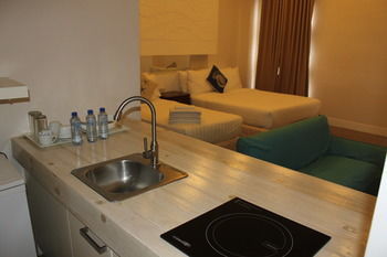 The Reef Hotel And Residences