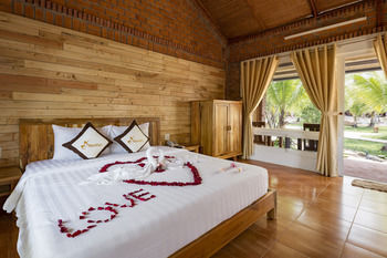 Hotel Sen Viet Phu Quoc Village & Spa