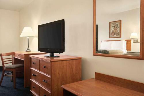 Hotel Baymont By Wyndham Buffalo
