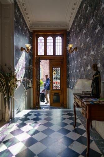 G�tes D'apothecarius Entre Namur Et Dinant
