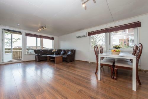 Gausel Apartments