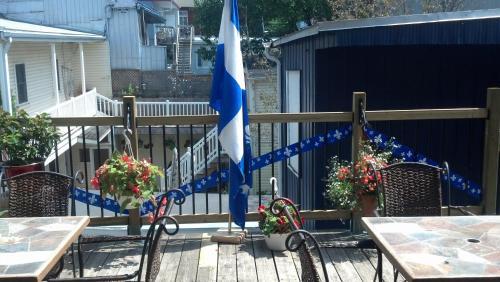 Bed & Breakfast Couette & Caf� (b & B) � La Qu�b�coise