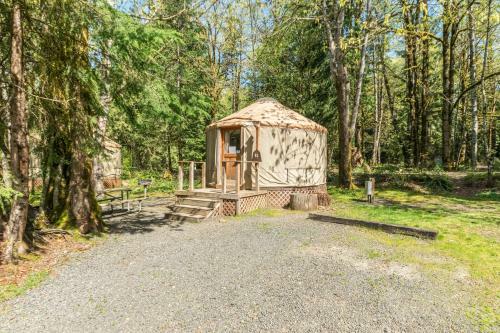 Mount Hood Village Premium Yurt 4