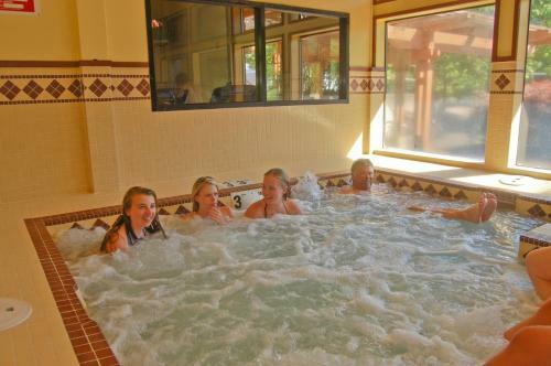 Mount Hood Village Premium Yurt 4