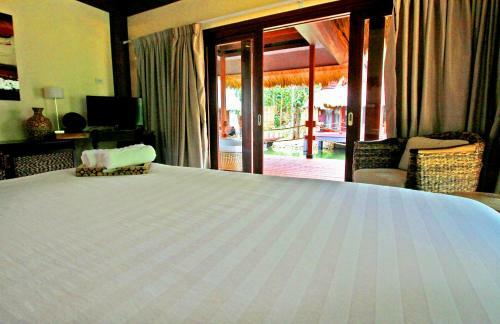 Hotel Cauayan Island Resort