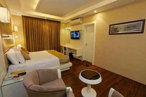 Hotel Clarks Inn Srinagar