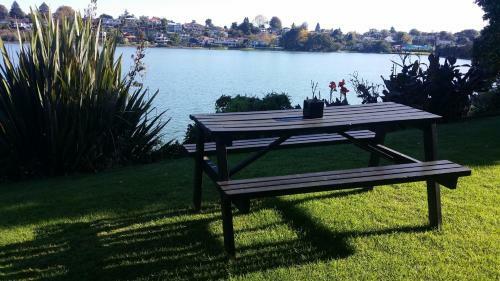 Fountain Court Motel