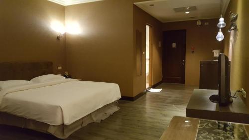 The Riverside Hotel & Motel
