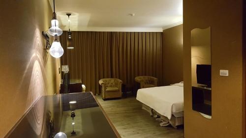 The Riverside Hotel & Motel