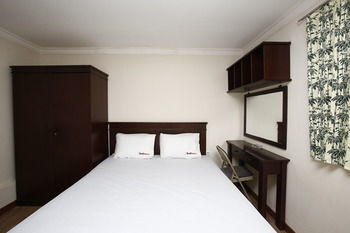 Hotel Reddoorz @ Lebak Bulus Raya 2