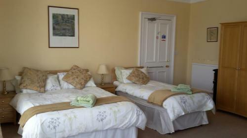 Hostal Lindores Guesthouse