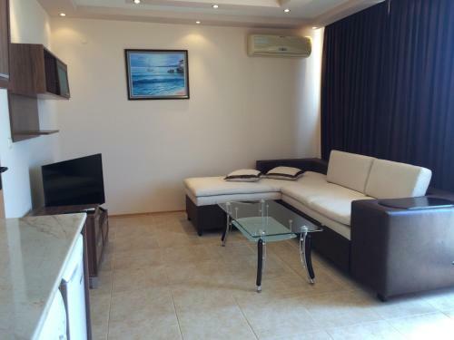 Golden Sea View Apartments