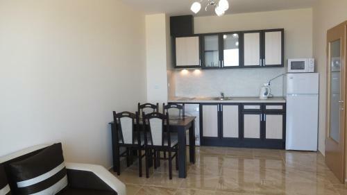 Golden Sea View Apartments