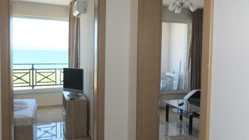 Golden Sea View Apartments