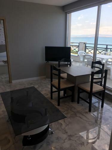 Golden Sea View Apartments
