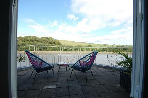 Hostal Riverside Cottage Guesthouse