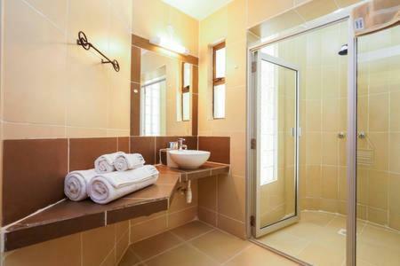 Hotel Cerenata Gardens Suites