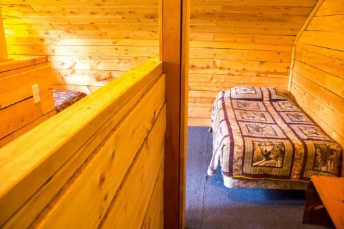 Lodge Midnight Sun Log Cabins