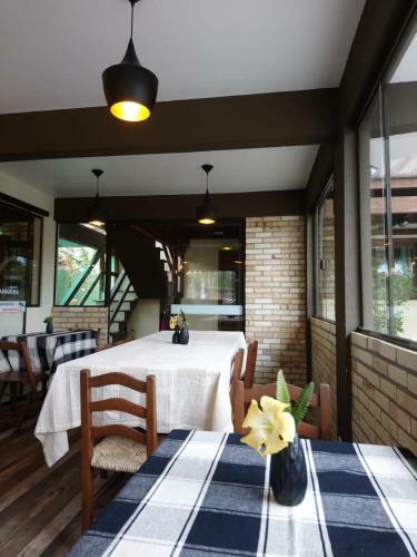 Hostal Pousada Villa Emba� Chal�s