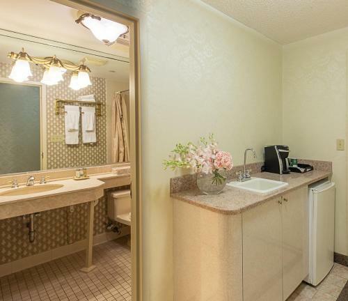 Hotel The Avenue Plaza