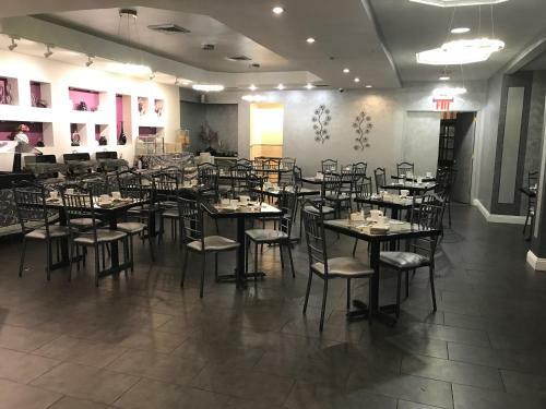 Hotel The Avenue Plaza