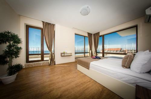 Hotel Premier Fort Cuisine - Full Board