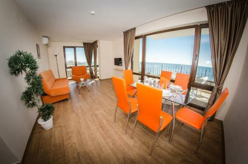 Hotel Premier Fort Cuisine - Full Board