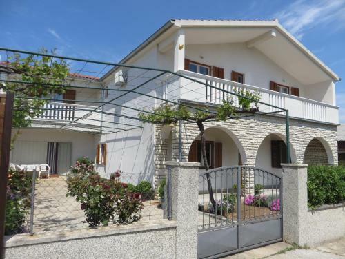 Filipovic Apartments With Pool