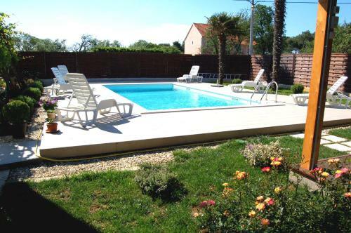 Filipovic Apartments With Pool