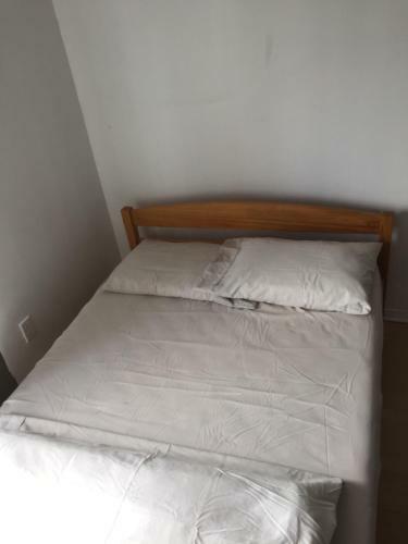 Hostal Toronto Wonderland Travelers Home