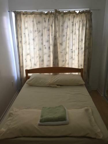 Hostal Toronto Wonderland Travelers Home