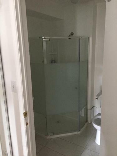 Hostal Toronto Wonderland Travelers Home